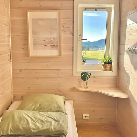 Spacious Family By The Coastline Hébergement de vacances Lyngdal