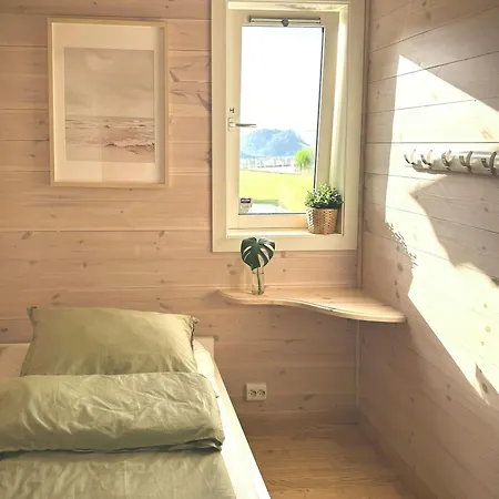 Spacious Family By The Coastline * Lyngdal